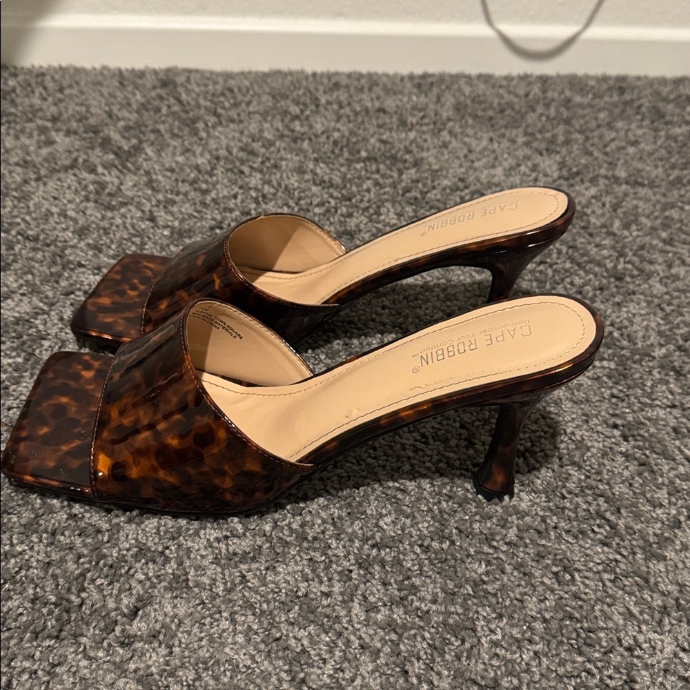 Cape Robbin Brown Tortoise Heels - Picture 3 of 6